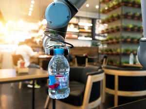 Saudi Deploys Robots to Dispense Zamzam Water