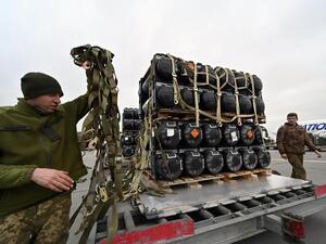 US Approves $800 Million in Weapons, Equipment to Ukraine