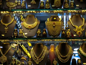 Gold Prices Slip 3.25 Percent