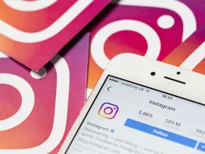 Apple's iOS14 'Snitches' on Instagram for Using Users' Camera Without Permission
