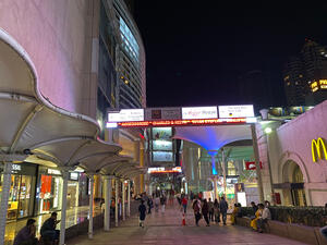 Mumbai Bets on Night Shoppers to Boost India’s Economy