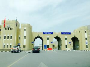 Oman Extends Closure of Land Exist by a Week
