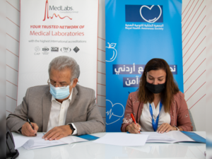 مختبرات مدلاب توقّع اتفاقية شراكة مع الجمعية الملكية للتوعية الصحية