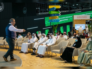 كلية محمد بن راشد للإدارة الحكومية تناقش تحولات الإدارة الحكومية والتحول الرقمي لخدمة القطاع العام