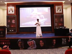 الكاتب الإماراتي محمد حسن أحمد خلال الورشة