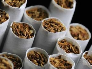 طوابع حمراء على عبوات التبغ المتداولة بالأسواق المحلية، وخضراء على العبوات المباعة بالأسواق الحرة للمغادرين للخارج