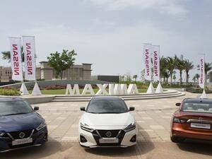 التجديدات التي أدخلت على سيارة السيدان الرائدة من "نيسان" تشمل المقصورة الخارجية مع شبك V-motion الأمامي وتصميم جديد للعجلات ومقصورة داخلية الفخمة