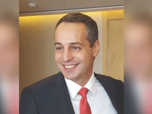 الدكتور الكيزس أنطونيادس ، خبير بارز في فهم الأسواق العالمية واقتصاديات دول الخليج.