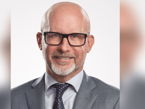 إيان دنش، الرئيس التنفيذي   لـ Ooredoo