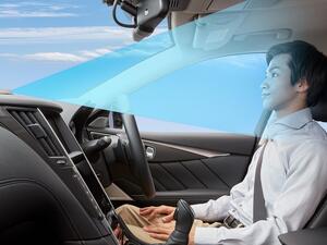 النظام الجديد يتيح القيادة الذاتية الموجّهة على الطرقات السريعة والقيادة عبر مسار واحد بدون وضع اليدين على عجلة القيادة