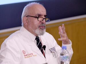 الدكتور محمد فيرجي، الأستاذ المشارك لطب الأسرة في وايل كورنيل للطب - قطر