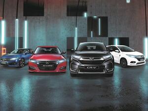 يستطيع العملاء أن يستفيدوا من مزايا أخرى مثل ضمان لمدّة 5 سنوات على عدد كيلومترات غير محدود، وخدمة المساعدة على الطريق