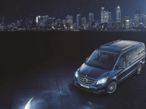 التصميم الخارجي لسيارة الفئة V فهو مدهش ويخطف الأنظار حيث يدل على القوة والكفاءة.