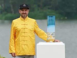 Korhonen with trophy