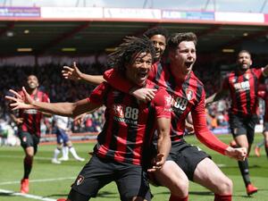 آكي يحتفل بالهدف الثمين