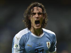 كافاني يقود أوروغواي للفوز