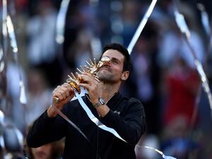 جوكوفيتش يحتفل بفوزه