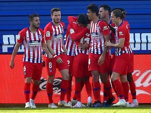 لاعبو أتلتيكو يحتفلون بهدف ليمار