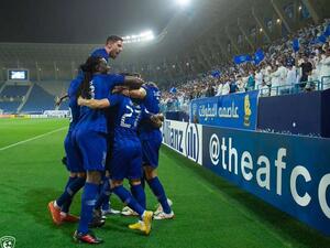 الهلال إلى المربع الذهبي