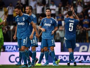 لاعبو يوفنتوس يحييون جماهيرهم بعد الفوز الصعب على بارما بهدفٍ دون رد في اللقاء الافتتاحي للموسم الجديد من الدوري الإيطالي.