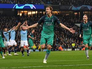 يورينتي يحتفل بهدفه الحاسم المثير للجدل