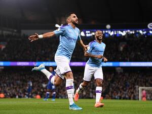 محرز يحتفل بهدفه