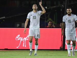 Islam Slimani (left)