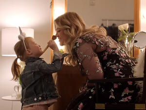 The video also features Clarkson's UglyDolls character Moxy sneaking onto the stage. (YouTube Screenshot)