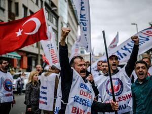 Demonstrators at a May Day rally in Sisli, a district of Istanbul, on the annual May Day holiday, as Turkey depolyed thousands of security and braced for trouble in May 1, 2016. (AFP /Ozan Kose)