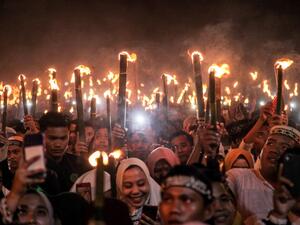 Indonesians taking part in a torch parade to welcome the holy month of Ramadan in Medan, North Sumatra. (IVAN DAMANIK / AFP)