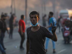 An Iraqi demonstrator gestures with the v-sign for victory during a demonstration against state corruption, failing public services, and unemployment, in the Iraqi capital Baghdad on October 5, 2019. (AFP/ File Photo)