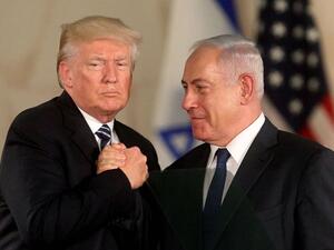 U.S. President Donald Trump and Israeli Prime Minister Benjamin Netanyahu shake hands at the Israel Museum in Jerusalem on May 23, 2017. (AFP/ File Photo) 