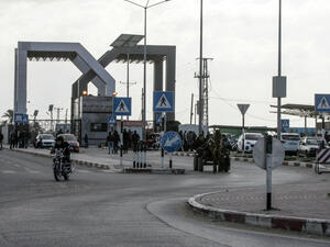 Trucks loaded with goods enter Gaza from the Kerem Shalom crossing. (Shutterstock/ File Photo)