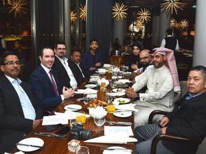 خلال حفل عشاء