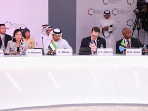 خلال الاجتماع