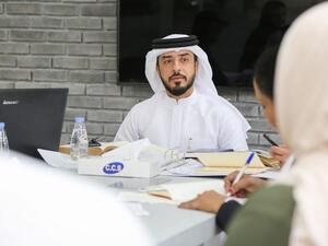 يوسف الحوسني مسؤول مركز الشارقة لرعاية الكلاب 