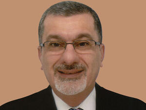 الدكتور نمير كفيل حسين، استشاري في طب عيون الأطفال متخصص بعلاج أمراض عيون الأطفال في مستشفى مورفيلدز دبي للعيون