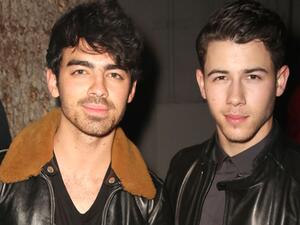 نيك جوناس وجوجوناس