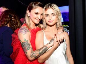 سيلينا غوميز وصديقتها جوليا