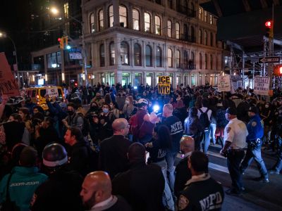 People protest against an earlier raid by federal agents outside of 26 Federal Plaza on October 21, 2025 in New York City. AFP Trump halts planned federal agent surge in San Francisco