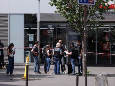 knife-wielding man