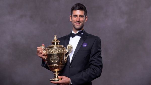 جوكوفيتش مع كأس دورة ويمبلدون