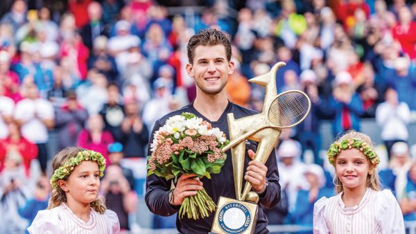 تيم يظفر باللقب