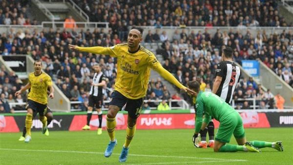 أوباميانغ يقود آرسنال للفوز