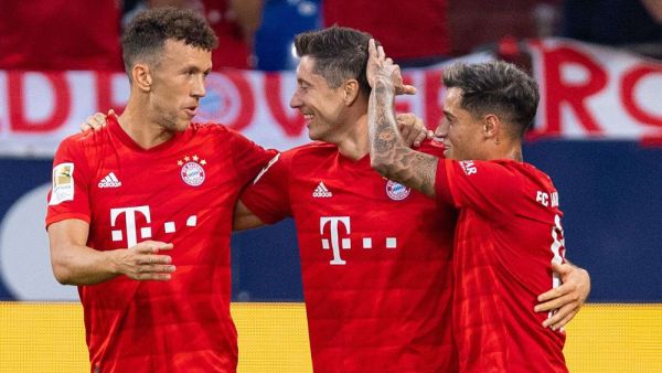 ليفاندوفسكي (وسط)