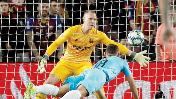 تير شتيغين يواصل التألق