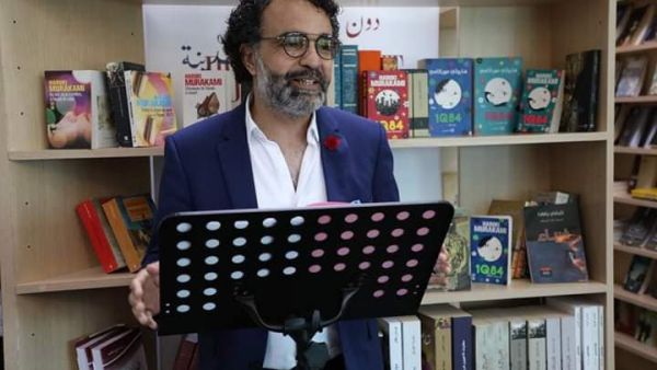 الكاتب التونسي "كمال الرياحي".