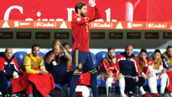 راموس يحيي الجماهير