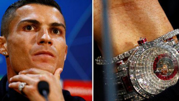 رونالدو وهوسه بالساعات