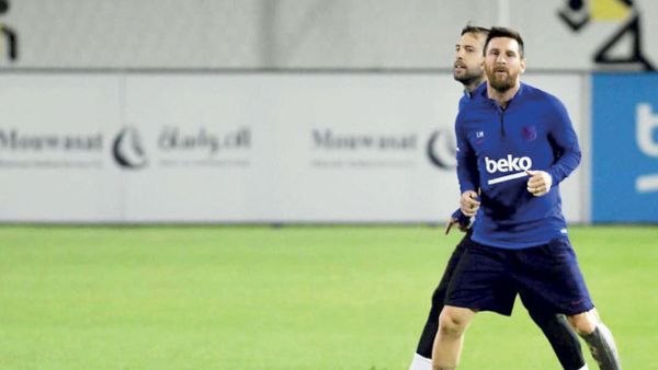 ميسي خلال تدريبات برشلونة